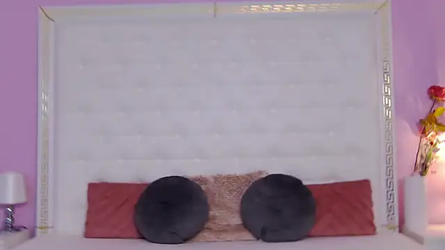 Lenna Paul online show from April 2026 05:19:01 AM