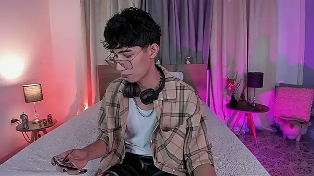 novaybrian online show from December 2024 04:54:02 AM