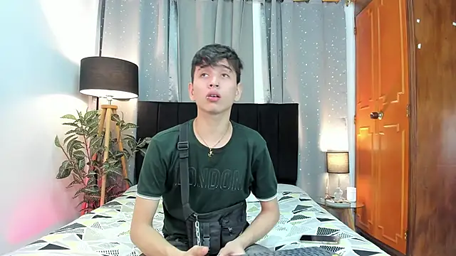 novaybrian online show from December 2024 04:44:02 AM