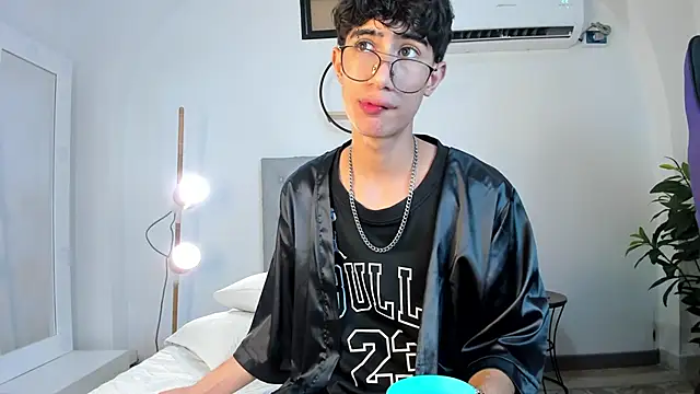 novaybrian online show from January 2025 12:43:02 PM