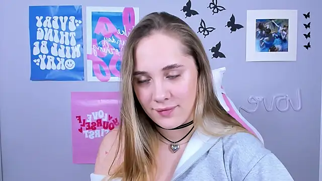 MiaMilas online show from January 2025 11:56:02 AM