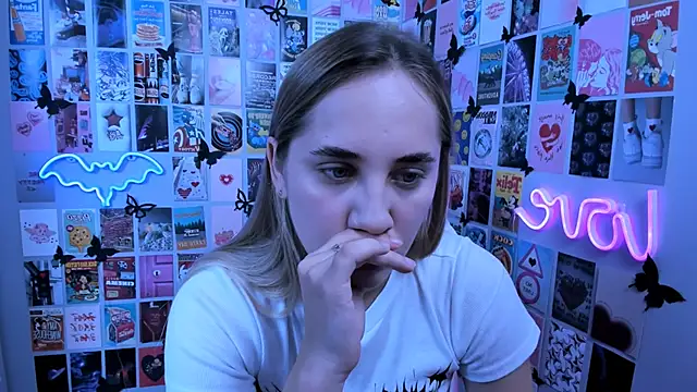 MiaMilas online show from September 2025 07:47:02 PM