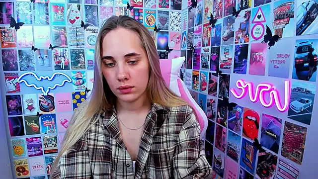 MiaMilas online show from October 2025 05:54:02 PM