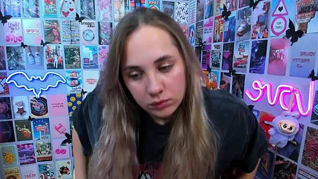 MiaMilas online show from October 2025 04:29:01 PM