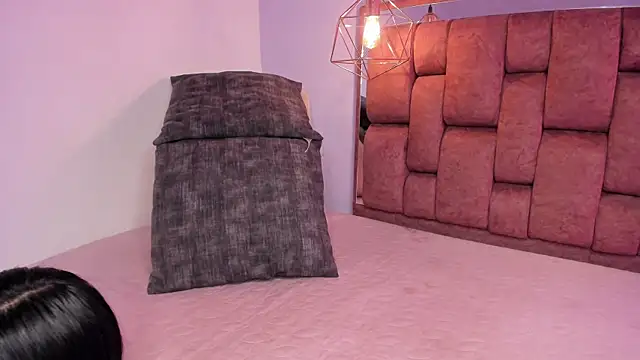 kristakinnky online show from April 2026 11:56:01 AM