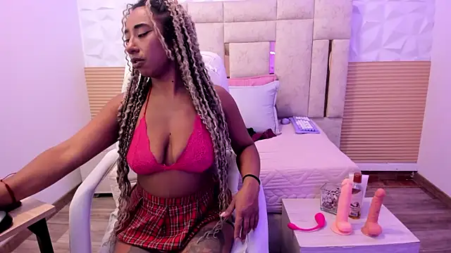  Eveelyn online show from March 2026 07:30:01 PM