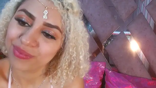 Lucy White   online show from March 2025 09:17:01 PM