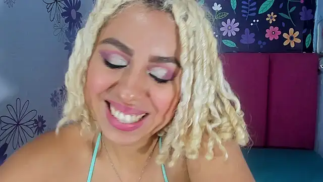 Lucy White   online show from October 2025 08:42:01 PM