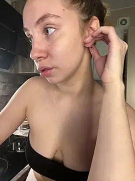 Kitty Katrine online show from February 2026 06:15:01 PM