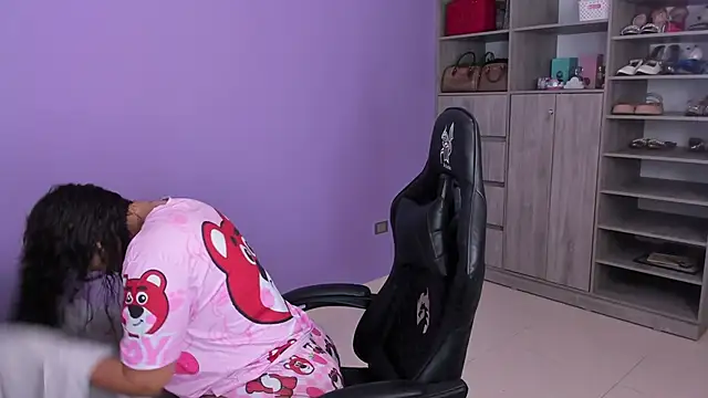 boomsar01 online show from November 2025 02:55:01 AM