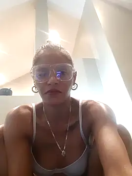 TweetsLynx online show from February 2025 12:57:01 AM