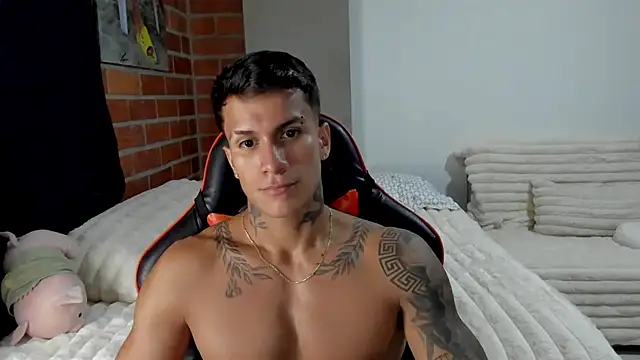 pettergrey1 online show from November 2025 11:05:01 PM