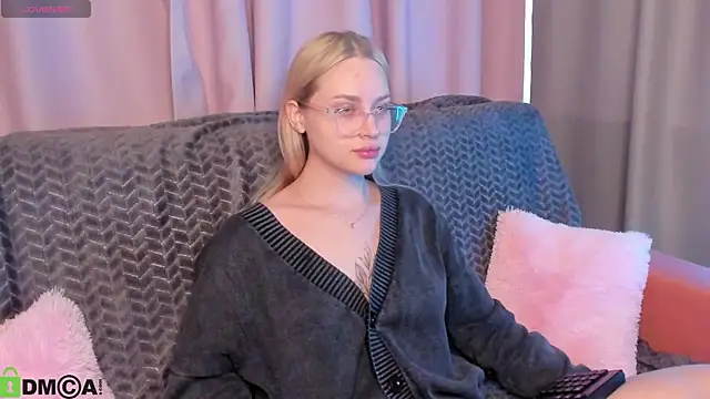 Carol  Cox online show from September 2025 01:05:02 AM