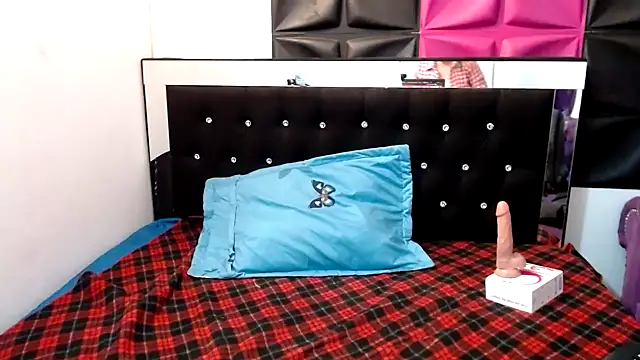 ScarletGlow1 online show from January 2025 02:53:01 PM