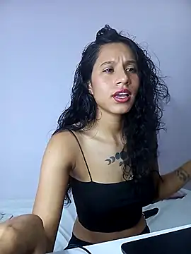 Snapshot of Karii-R chatting on February 2025 08:24:01 PM Karii-R online show from February 2025 08:24:01 PM
