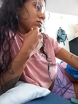 Karii-R online show from November 2025 01:21:02 PM