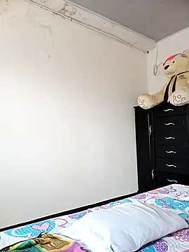 Karii-R online show from November 2025 06:51:01 PM