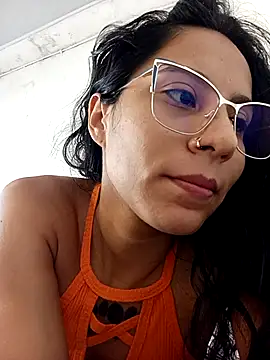 Karii-R online show from December 2025 01:27:02 PM