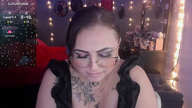 Snapshot of Ivonnee__ chatting on March 2025 05:23:02 AM Ivonnee online show from March 2025 05:23:02 AM