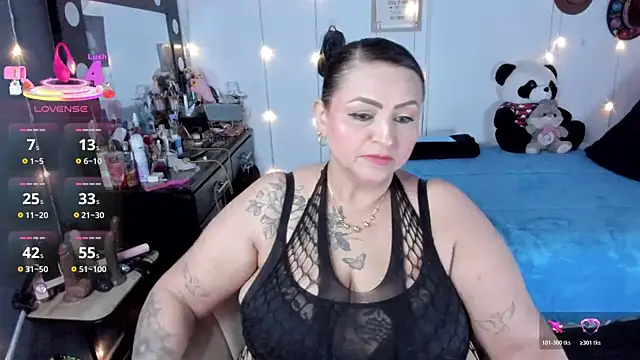 Snapshot of Ivonnee__ chatting on November 2025 03:39:02 AM Ivonnee online show from November 2025 03:39:02 AM