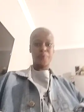 Snapshot of EbonylvyXxZA chatting on October 2025 09:10:01 AM EbonylvyXxZA online show from October 2025 09:10:01 AM