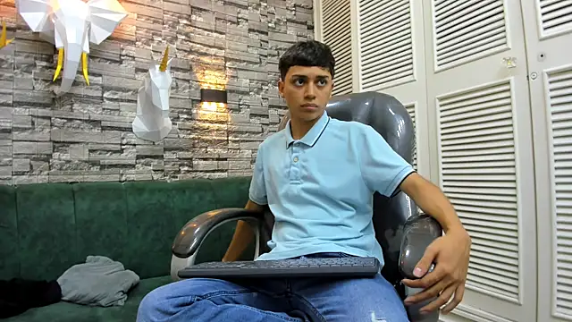 Snapshot of DamiBright chatting on October 2025 05:25:01 PM DamiBright online show from October 2025 05:25:01 PM