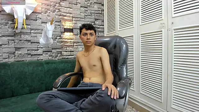 Snapshot of DamiBright chatting on November 2025 05:22:01 PM DamiBright online show from November 2025 05:22:01 PM