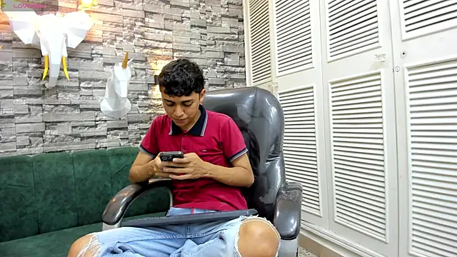 Snapshot of DamiBright chatting on November 2025 05:35:02 PM DamiBright online show from November 2025 05:35:02 PM