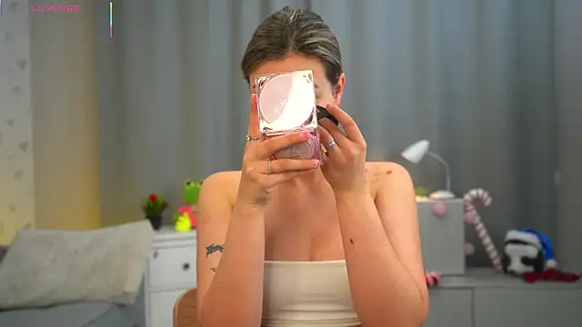 Snapshot of EthalGold chatting on December 2025 03:12:01 AM EthalGold online show from December 2025 03:12:01 AM