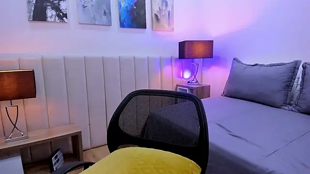 DaniRousse online show from April 2026 11:24:01 PM