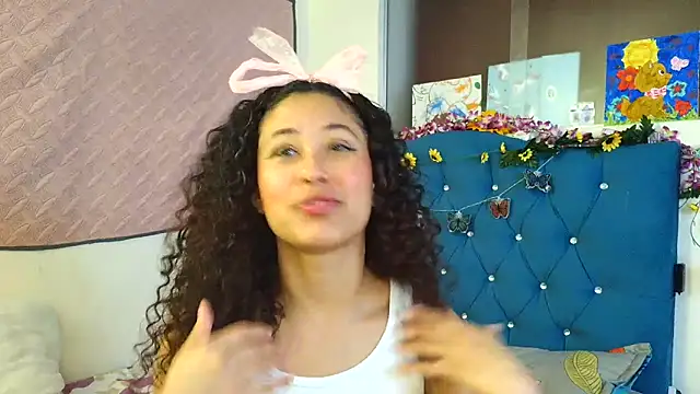 Milkdulce1 online show from April 2026 01:22:01 PM