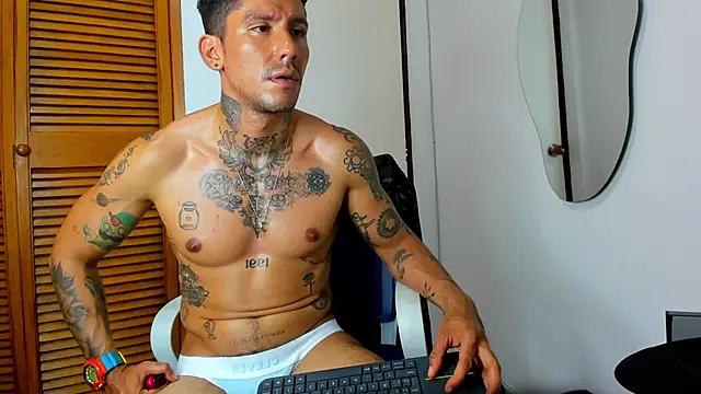 Snapshot of Dylanstonne chatting on March 2025 04:24:02 AM Dylanstonne online show from March 2025 04:24:02 AM