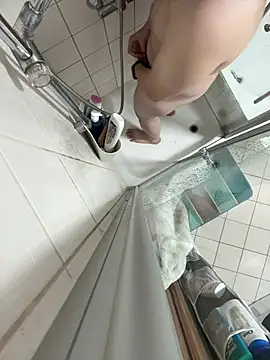 Snapshot of kareem0010 chatting on February 2025 06:33:01 PM kareem0010 online show from February 2025 06:33:01 PM