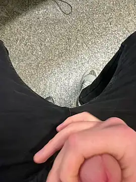 Snapshot of kareem0010 chatting on February 2025 03:52:01 PM kareem0010 online show from February 2025 03:52:01 PM