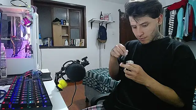 Snapshot of esjrobles chatting on January 2025 02:22:01 AM esjrobles online show from January 2025 02:22:01 AM