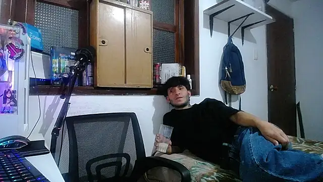 Snapshot of esjrobles chatting on February 2025 03:29:02 AM esjrobles online show from February 2025 03:29:02 AM