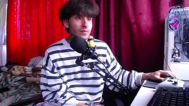 Snapshot of esjrobles chatting on March 2025 04:18:01 PM esjrobles online show from March 2025 04:18:01 PM