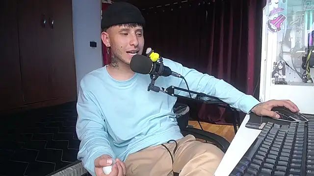 Snapshot of esjrobles chatting on March 2025 08:40:02 PM esjrobles online show from March 2025 08:40:02 PM