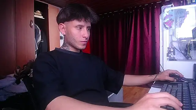 Snapshot of esjrobles chatting on March 2025 10:06:02 PM esjrobles online show from March 2025 10:06:02 PM