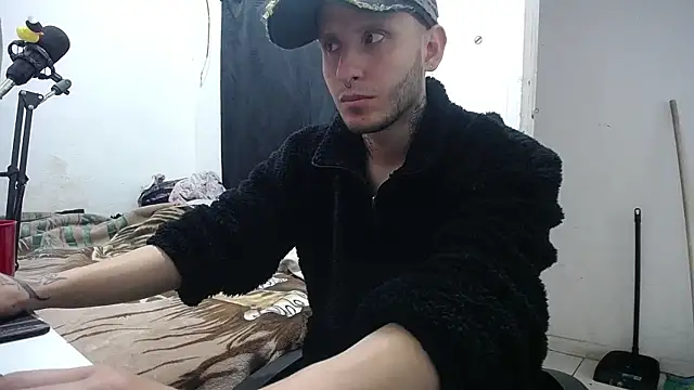 Snapshot of esjrobles chatting on September 2025 08:21:02 PM esjrobles online show from September 2025 08:21:02 PM