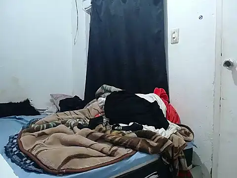 Snapshot of esjrobles chatting on September 2025 12:32:02 PM esjrobles online show from September 2025 12:32:02 PM