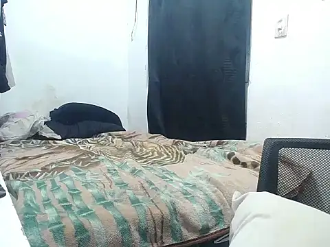 Snapshot of esjrobles chatting on October 2025 01:10:01 PM esjrobles online show from October 2025 01:10:01 PM