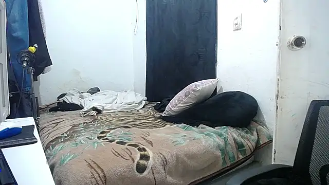 Snapshot of esjrobles chatting on October 2025 05:19:02 AM esjrobles online show from October 2025 05:19:02 AM