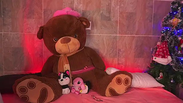 Snapshot of LeagueOfLovers chatting on December 2024 12:03:02 AM LeagueOfLovers online show from December 2024 12:03:02 AM