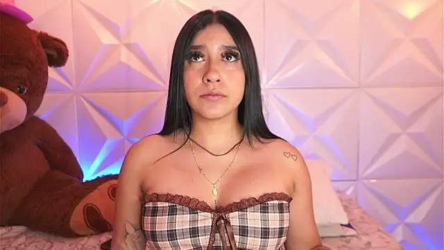 Snapshot of LeagueOfLovers chatting on March 2025 01:46:01 AM LeagueOfLovers online show from March 2025 01:46:01 AM