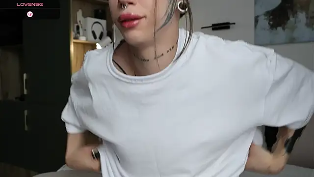 Dasha M online show from May 2026 12:44:02 PM