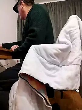 25mitch online show from November 2025 08:08:02 PM