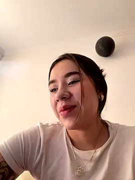 Im Valen Cute online show from November 2025 06:29:01 PM