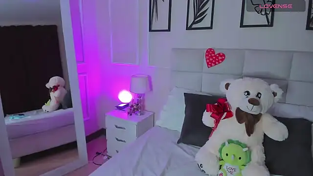 Snapshot of Amber__Sanchez chatting on February 2025 08:54:01 PM Amber  Sanchez online show from February 2025 08:54:01 PM