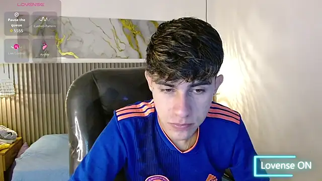 Snapshot of Dyla_n18 chatting on November 2025 07:35:02 PM Dyla n18 online show from November 2025 07:35:02 PM